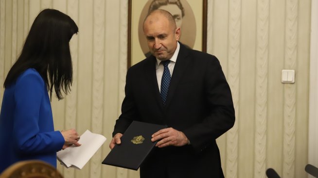 ГЕРБ-СДС върна неизпълнен мандата за правителство