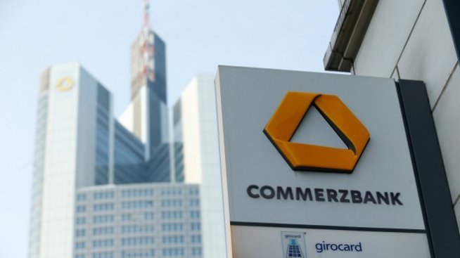 След изненадваща печалба акциите на Commerzbank поведоха Dax