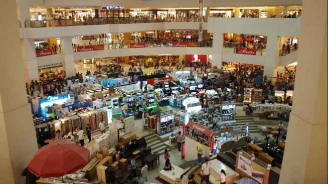 Продажбите на компютъри през март вдигнаха оборотите в търговията на дребно