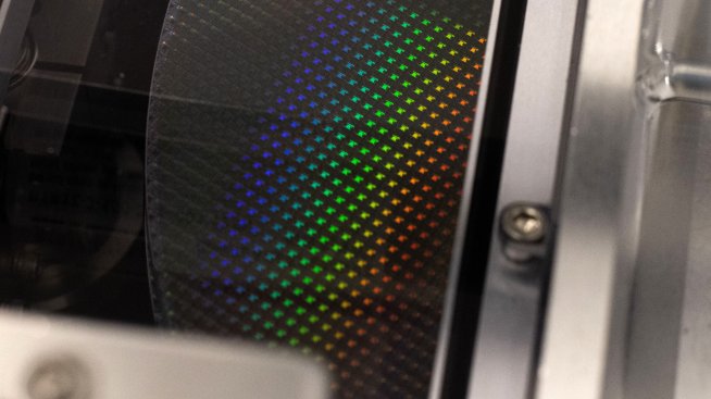 Евродепутати: ЕК трябва да действа бързо по Закон за чиповете 2.0