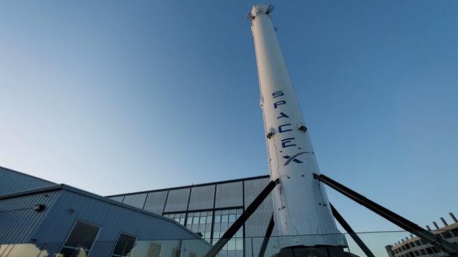 Мъск съкращава 10% от служителите на SpaceX