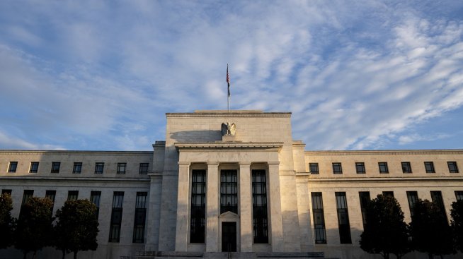 Ръководителите на Фед очакват по-високите лихви да се задържат