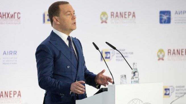 Медведев: САЩ отхвърлят основите на пазарната икономика