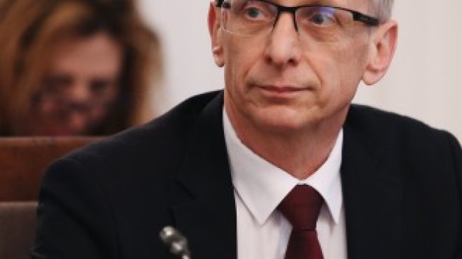 Денков: Образователната ни система може да приеме до 63 хил. украински ученици