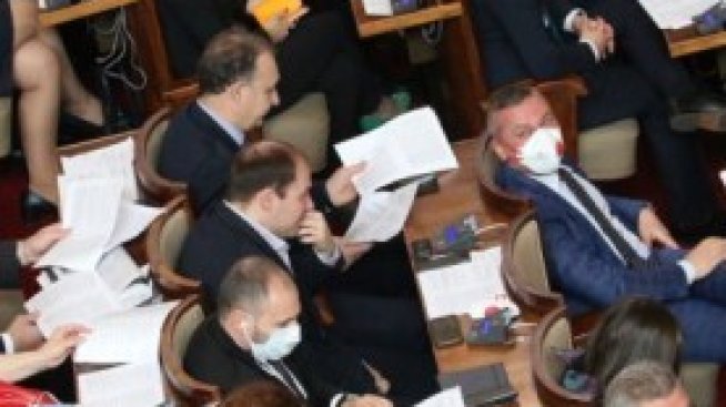 Депутатите се отказаха от възнагражденията си по време на извънредното положение