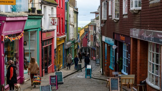 Потребителското доверие във Великобритания се срива преди новия бюджет