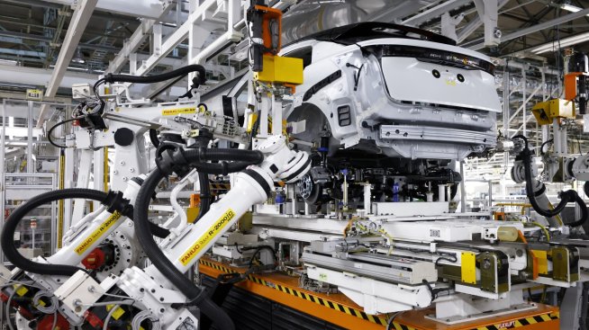 Високите разходи за труд насочват американските автоконцерни към роботите