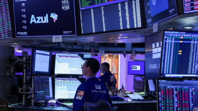 S&P 500 спада, но Dow е нагоре с 500 пункта*