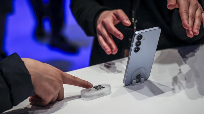 Печалбата на Samsung надхвърли прогнозите заради страх от мита и запасяване с чипове