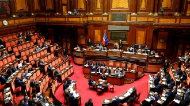 Италианското правителство спечели вот на доверие за икономическата си политика