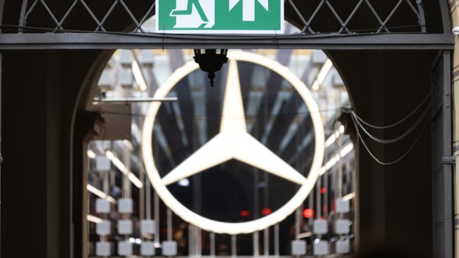 Печалбата на Mercedes се срина със 70% под натиска на проблемите в Китай и САЩ