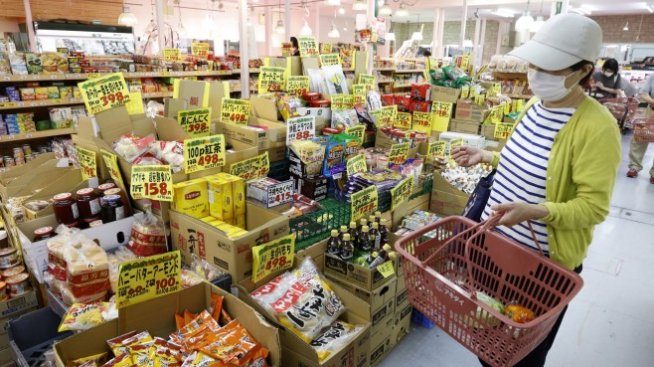 Разходите на японските домакинства изненадващо записаха трети месечен спад