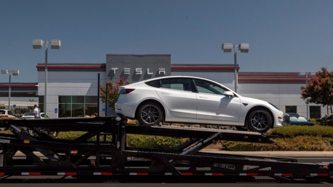 Samsung Electro-Mechanics преговаря с Tesla за доставка на модули за камери