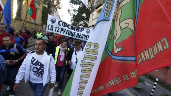 След серия от полицейски протести заплатите в МВР се увеличават