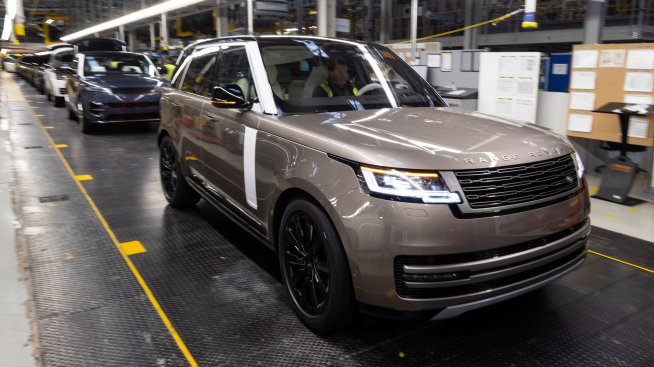 Компанията майка на Jaguar Land Rover записа по-голяма от очакваното печалба