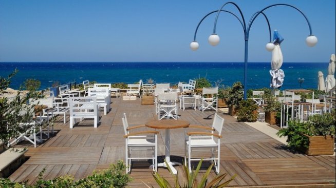 Съдът в Бургас не е отменил заповедите на НАП за затваряне на заведения