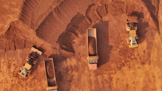 Нов завод за редкоземни елементи в Европа показва колко трудно ще е скъсването с Китай