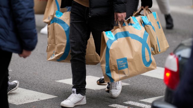 Продажбите на Primark са достигнали рекорд преди Коледа