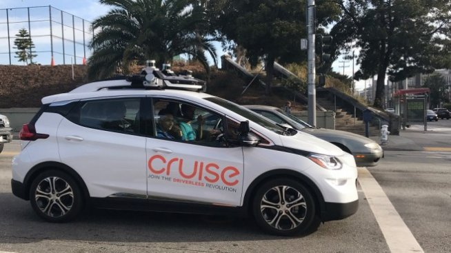 General Motors ще наеме още 1000 души в звеното си за автономни коли