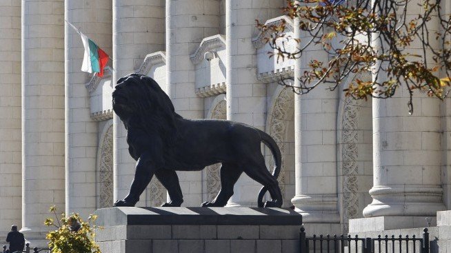 Кметовете на Созопол и Златица превеждали пари на социално слаби лица