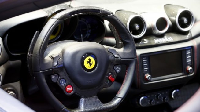 Банка раздава 150 Ferrari-та като мениджърски бонуси?