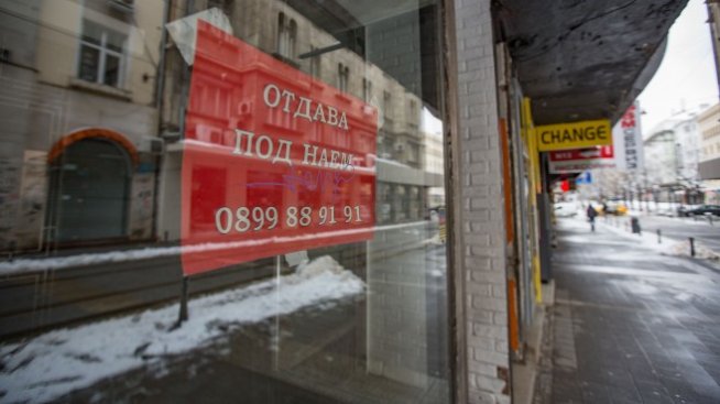 Над половината български фирми отчитат свиване на приходите си през март