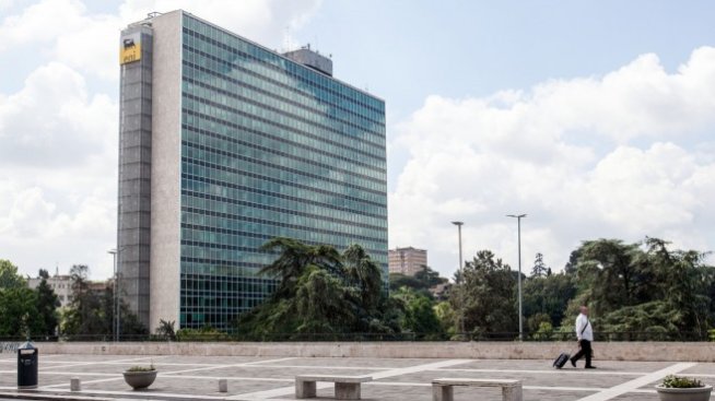 Eni свива прогнозата за производството, след като отчете 94% спад на печалбата 