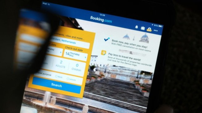 Как "машината за печалба" Booking посегна към държавните пари?