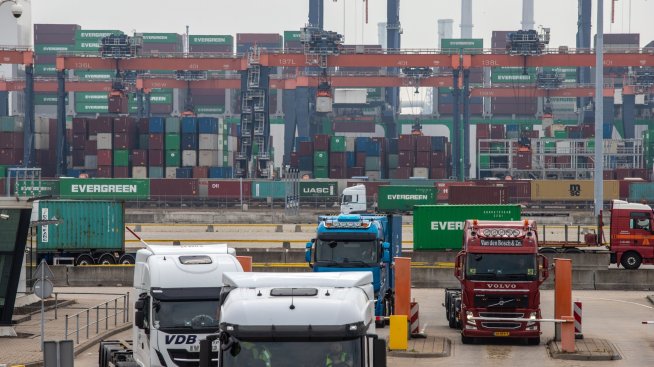 Търговският излишък на еврозоната се удвоява през февруари