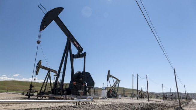 Петролът се готви за най-дългата си серия от седмични ръстове от декември*