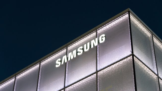 Печалбата на Samsung за тримесечието се срива с 35%