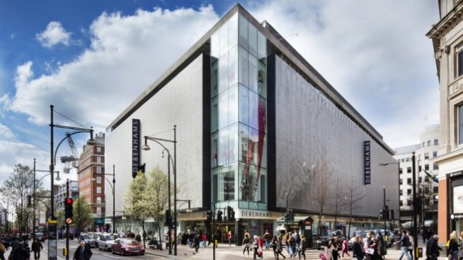 Акциите на Debenhams се сринаха след предупреждение за по-слаба годишна печалба