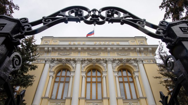 Централната банка на Русия задържа лихвата в очакване да види накъде върви икономиката