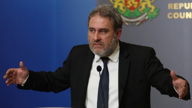 Боил Банов отрече обвиненията на Елена Йончева за опростени неустойки за Ларгото