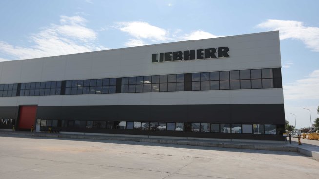 Два завода на Liebherr у нас се разширяват и търсят служители