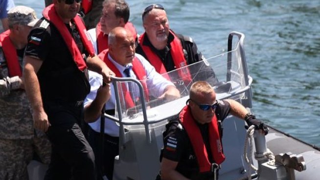 Борисов: Полиция и военни полагат огромен труд, за да опазят границите 