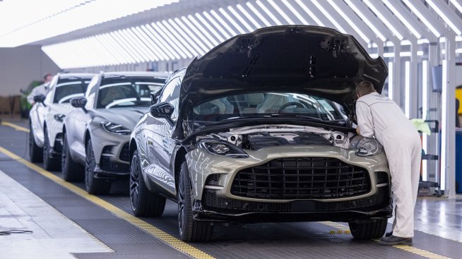 Aston Martin понижи прогнозата си за доставките заради производствени проблеми