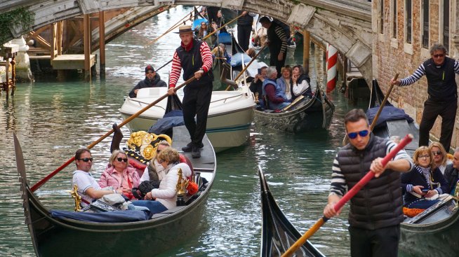 Търсят се гондолиери - Венеция попълва редиците на най-характерната си професия