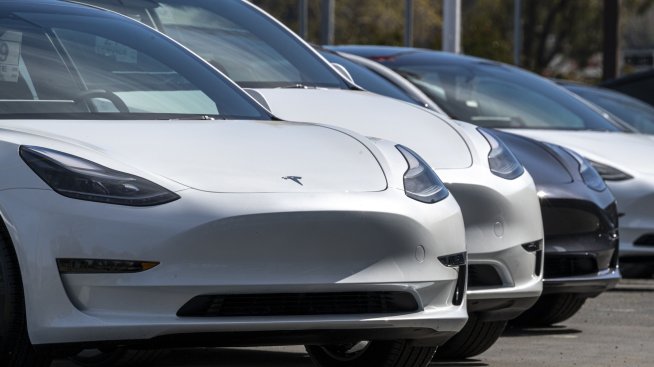 Доставките на Tesla за 2022 г. доближават общите обеми за периода 2012-2020 г.