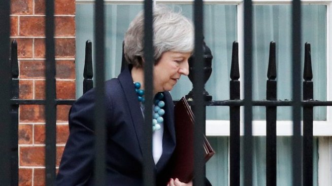 Мей отлага гласуването на споразумението за Brexit*