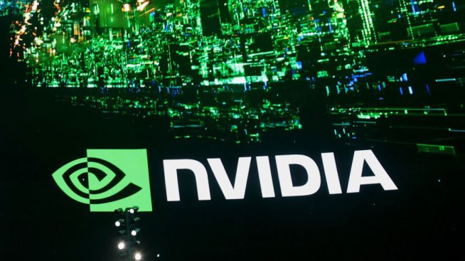 Nvidia изпревари за кратко Apple като най-високо оценената компания в света. Отново