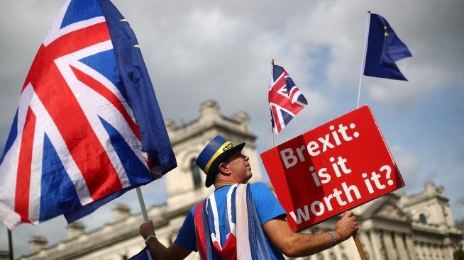 Пакост или лакомство е отлагането на Brexit до Хелоуин?