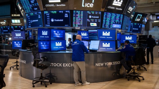 Новите търговски заплахи на Тръмп помрачават седмичния старт на Wall Street*