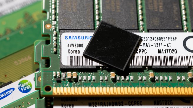 Защо производителите не бързат да запълват недостига на памет?