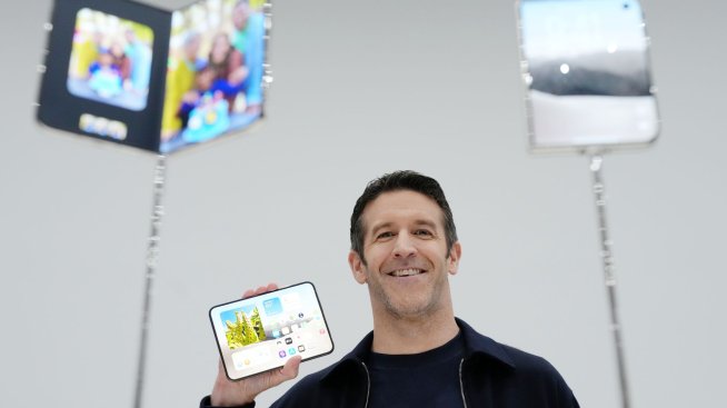 Apple представи първия си сгъваем смартфон