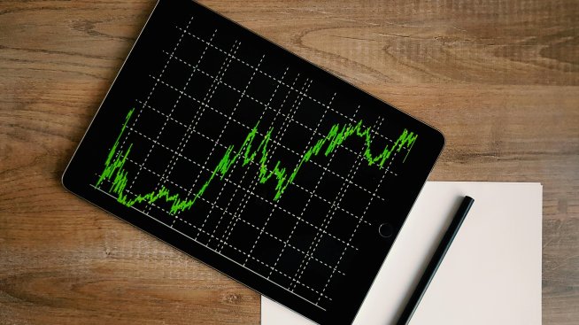 УниКредит Булбанк прогнозира реален ръст от 3,7% за българската икономика през 2025 г. и 2026 г.