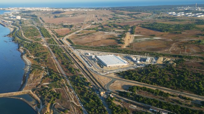 Microsoft ще инвестира 10 млрд. долара в AI център за данни в Португалия