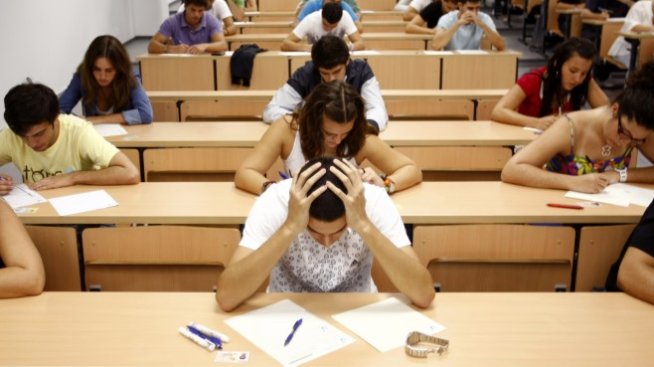 Дългът на младите американци достигна 12-годишен връх