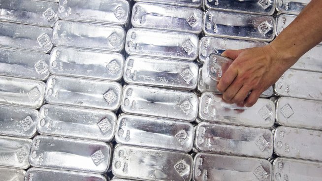 Спадът на запасите от сребро в Китай представлява нов риск за горещия пазар