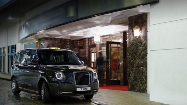 Китайската Geely показа новото такси на Лондон 